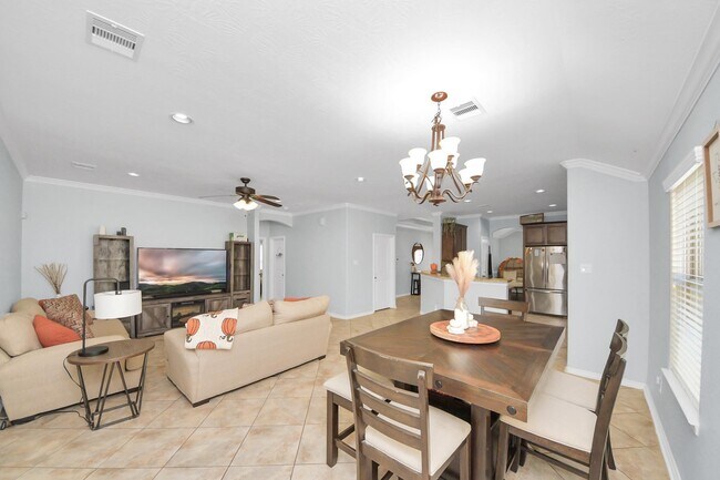 Building Photo - 6714 Albion Cresent Dr