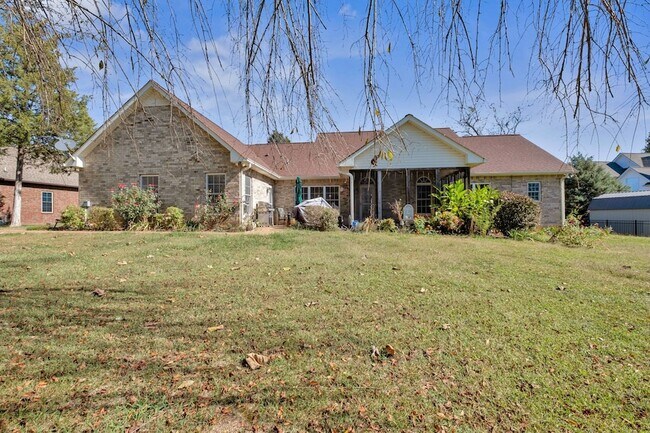 Building Photo - 614 Greene Dr