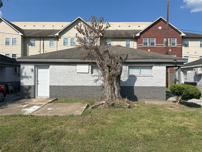 Primary Photo - 3837 Mt Pleasant St