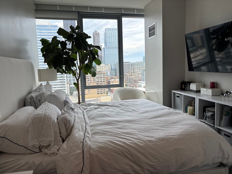 Building Photo - 229 S Peoria St