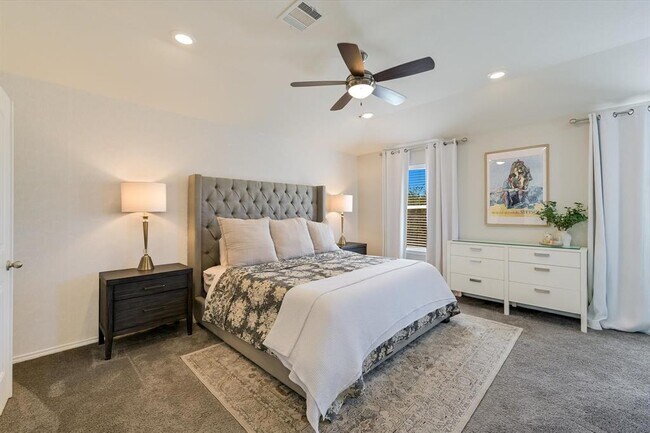 Building Photo - 9012 Golden Leaf Dr