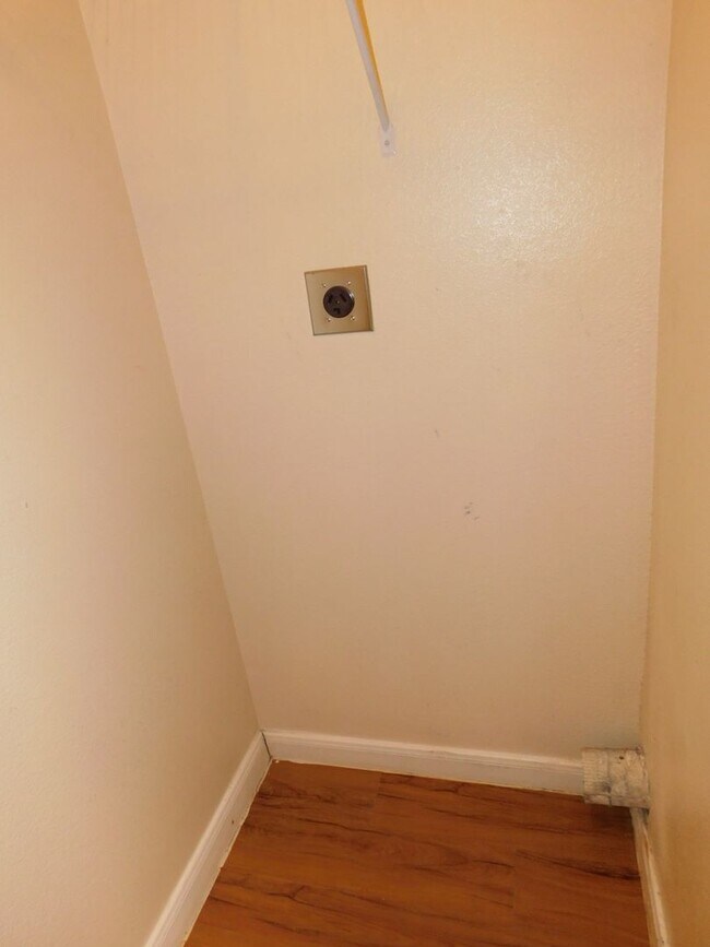 Building Photo - Edgecreek Condo for Lease