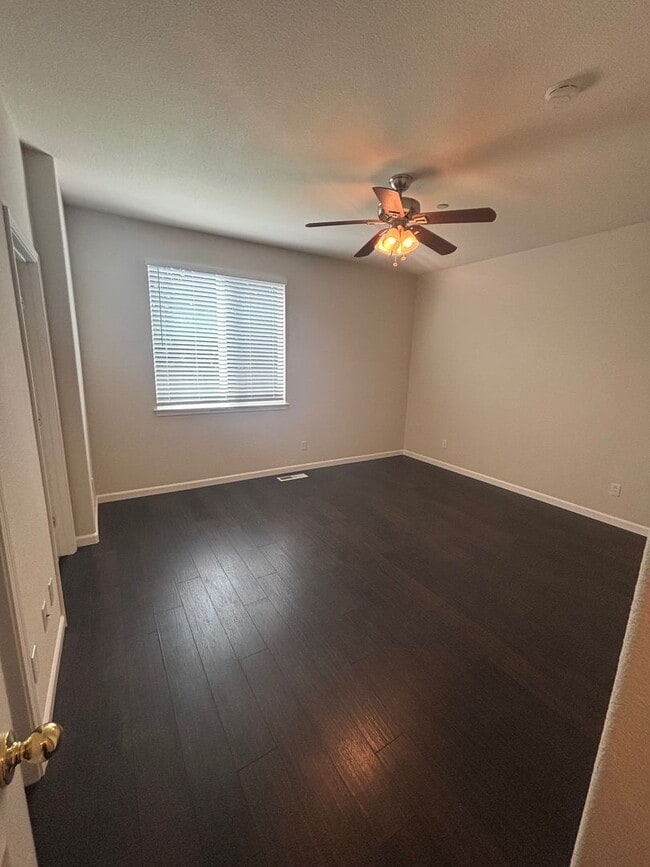 Building Photo - Single level 3 bedroom 2 bathroom home in ...