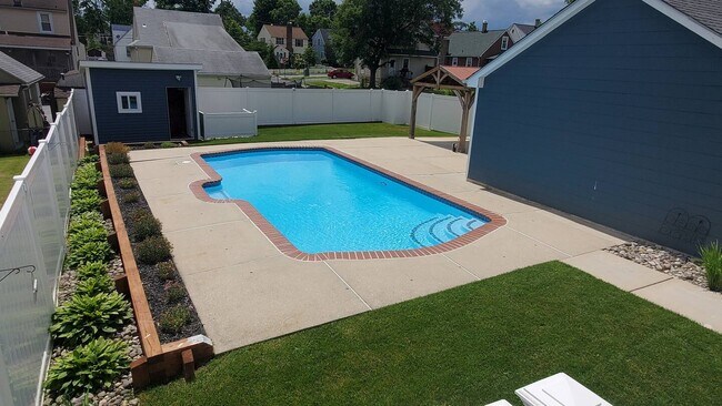 Building Photo - 2903 Topaz Rd