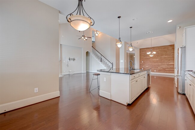 Building Photo - 10323 Hatcher Dr