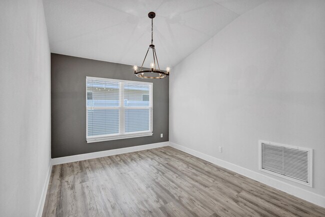 Building Photo - 5348 Lugo St