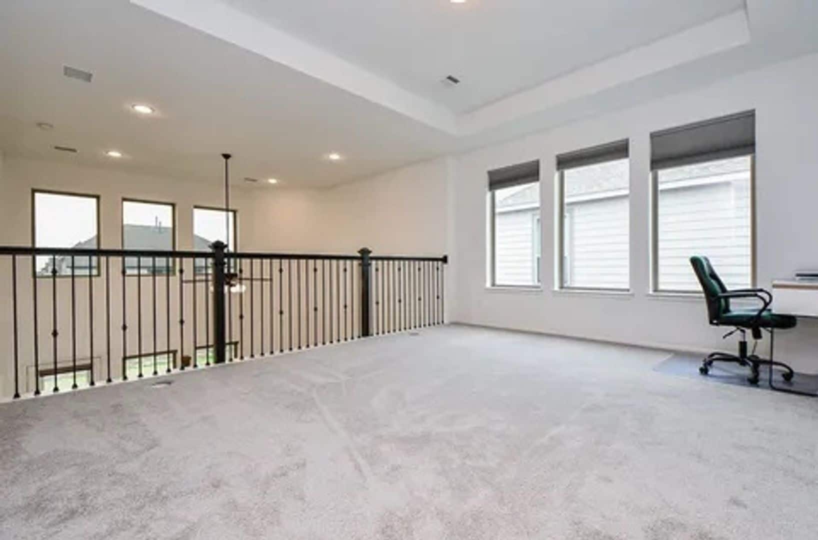 Building Photo - 10423 Mira Ter Trl