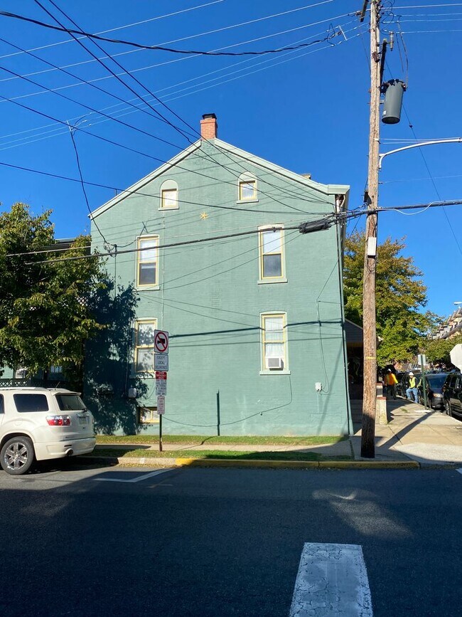 Building Photo - 300 Chestnut St