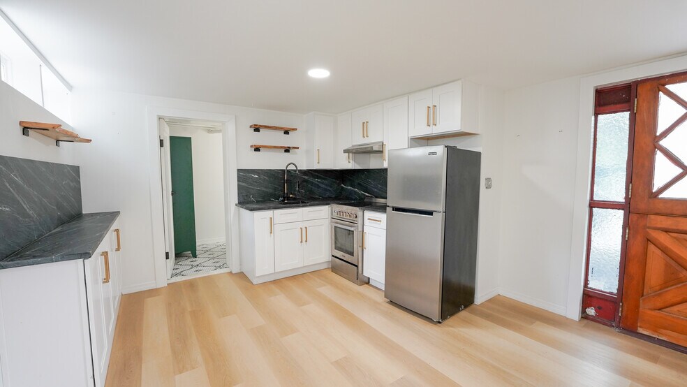 Building Photo - 310 W Idlewild Ave