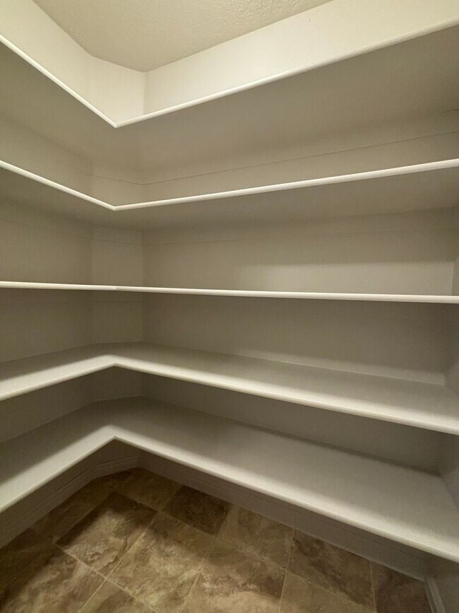Building Photo - 450 W 200 S