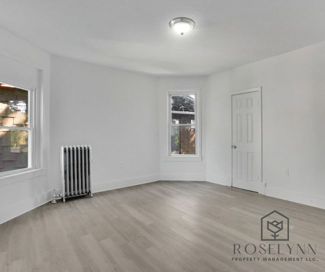 Building Photo - 270 Walnut St