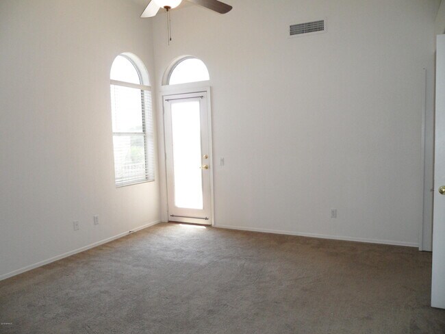 Building Photo - 687 S Sahuaro Dr