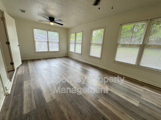 Building Photo - 1526 Barcelona Dr