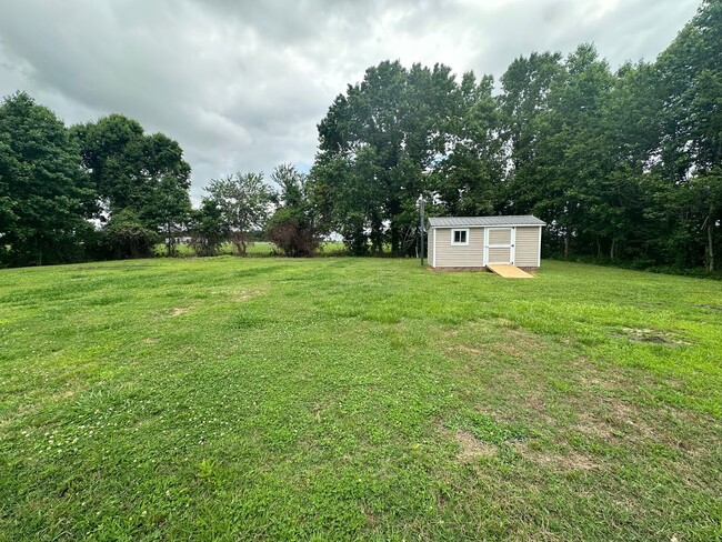 Building Photo - Inviting 3 Bedroom - 2 Bath Home with Lots...
