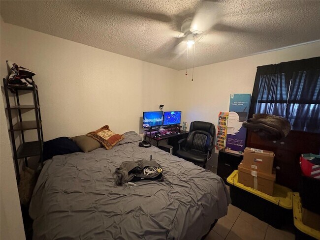 Building Photo - 8811 Pineridge Dr