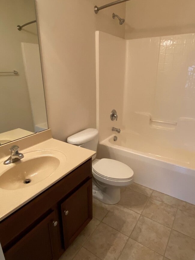 Building Photo - GORGEOUS 3 BR Townhome in the Heart of Bal...