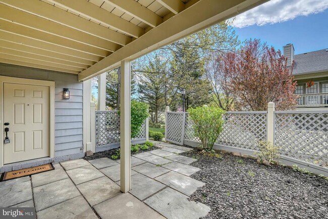 Building Photo - 20527 Shadyside Way