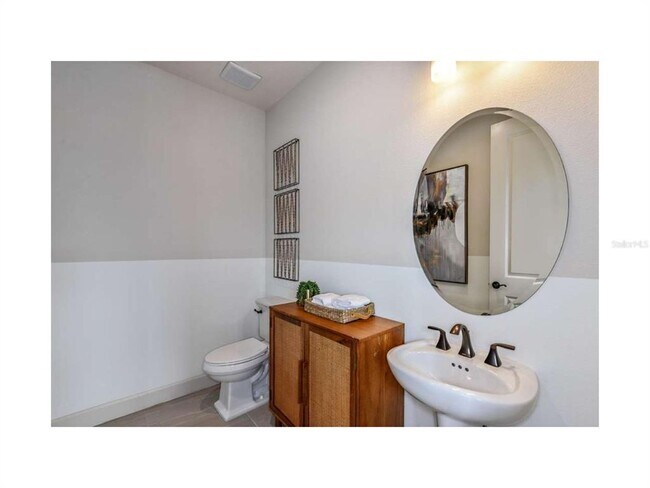 Building Photo - 15518 Derna Ter
