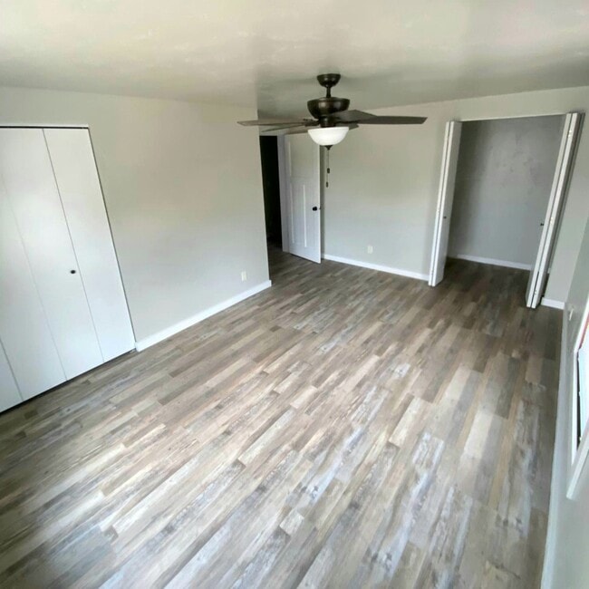 Building Photo - 1376 W Hiawatha Dr