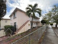 Building Photo - 820 N Sapodilla Ave