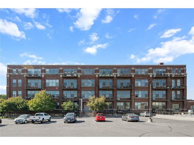 Building Photo - 1901 E Hennepin Ave