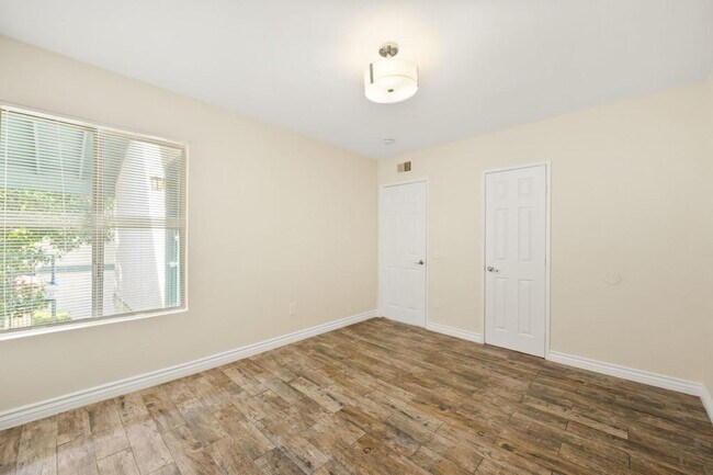 Building Photo - 1811 E Grand Ave