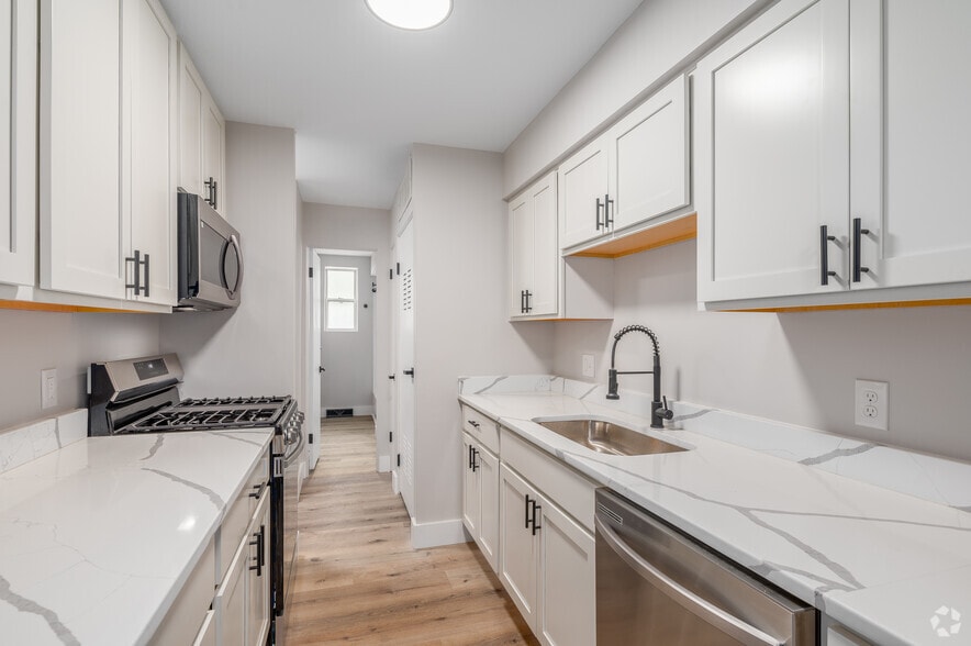 1BR, 1BA - 872SF - Kitchen - TERRA - State Road