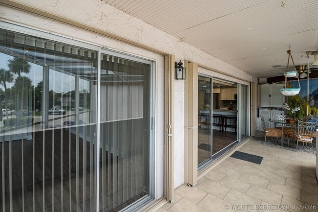 Building Photo - 203 W Greenway Dr