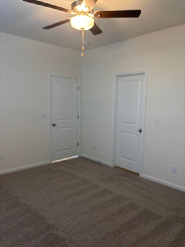 Building Photo - 370 Acorn St