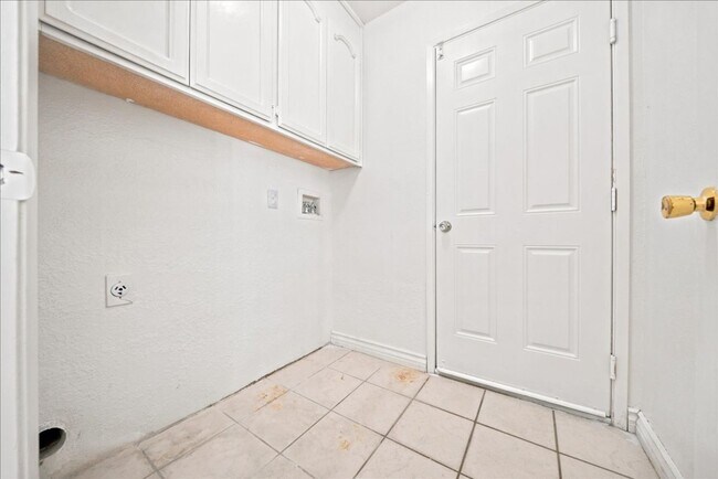 Building Photo - 8408 Silver Run Way