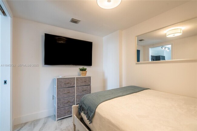 Building Photo - 31 SE 6th St