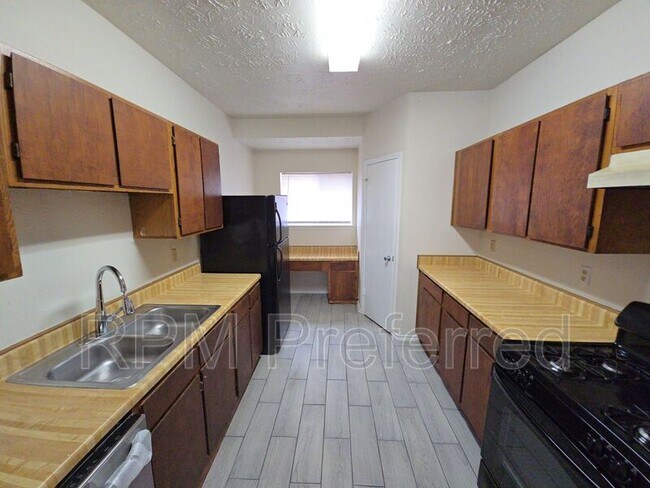 Building Photo - 3930 Mohlerbruk Dr