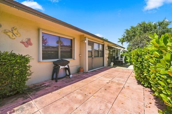 Building Photo - 1651 Palmland Dr