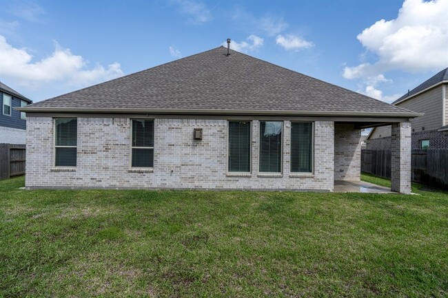 Building Photo - 204 Upland Dr