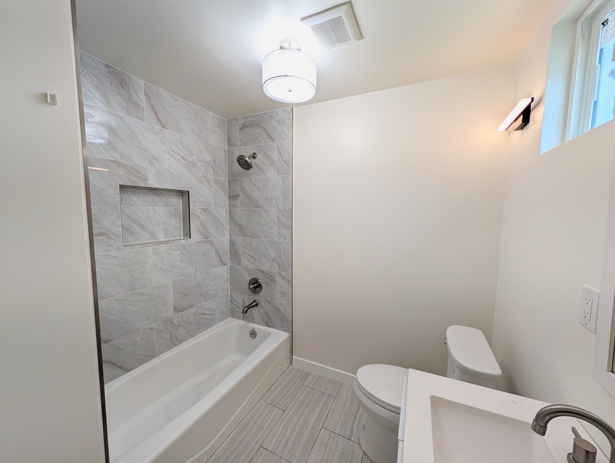 Building Photo - 18700 Collins St