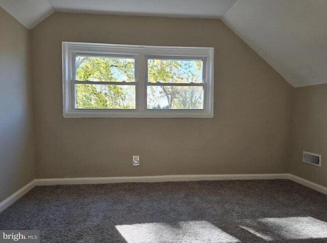 Building Photo - 524 8th Ave