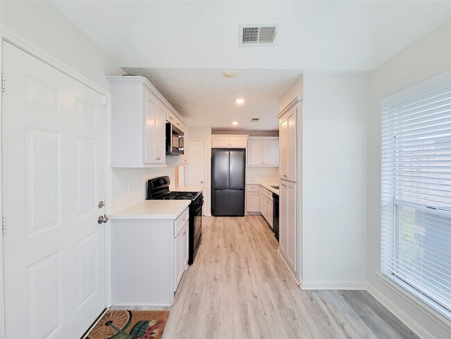 Building Photo - 3610 Honey Creek Dr