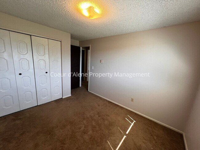 Building Photo - 500 W Golden Sun Ct