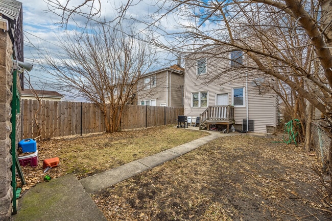 Building Photo - 5257 W Lexington St