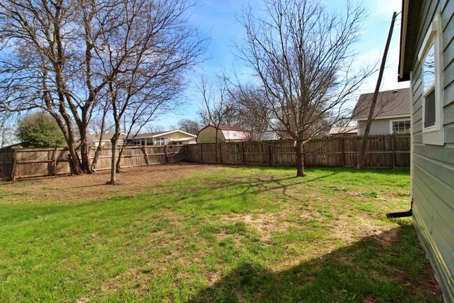 Building Photo - 306 Pullen St