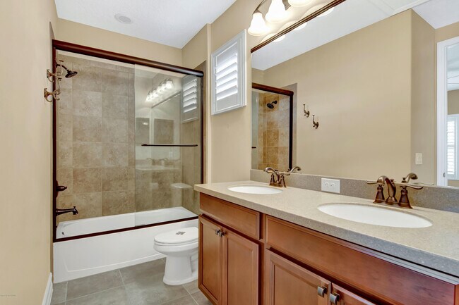 Building Photo - 7055 Primavera Ln