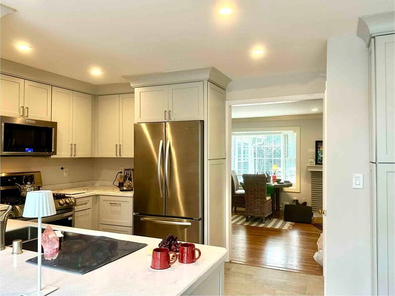 Building Photo - 9300 N Lake Dr