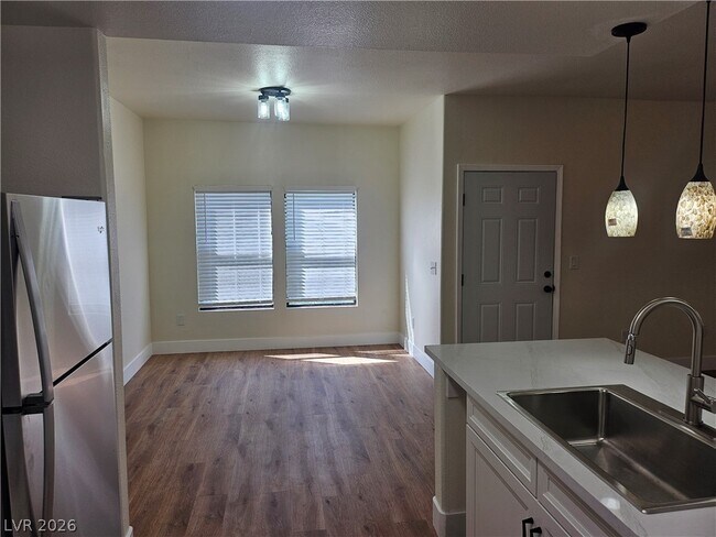 Building Photo - 8250 N Grand Canyon Dr