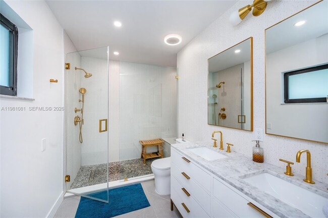 Building Photo - 3370 Poinciana Ave