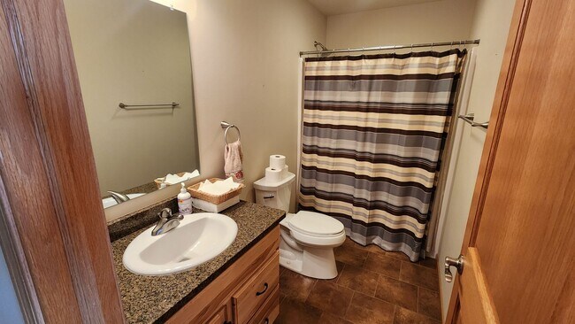 Building Photo - 1329 Pinecrest Ln