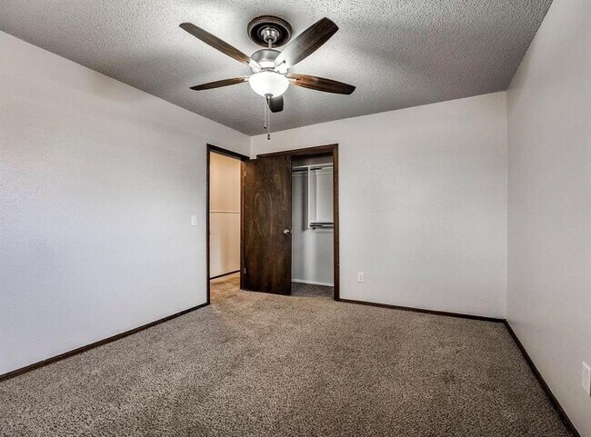 Building Photo - 721 Claremont Dr