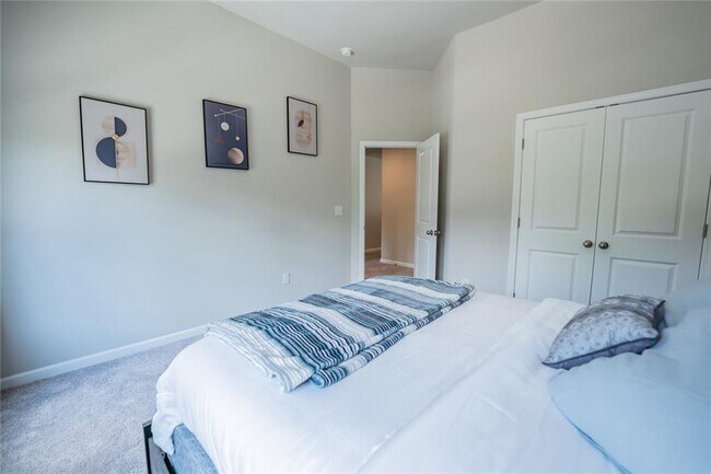 Building Photo - 454 Burgundy Terrace SE