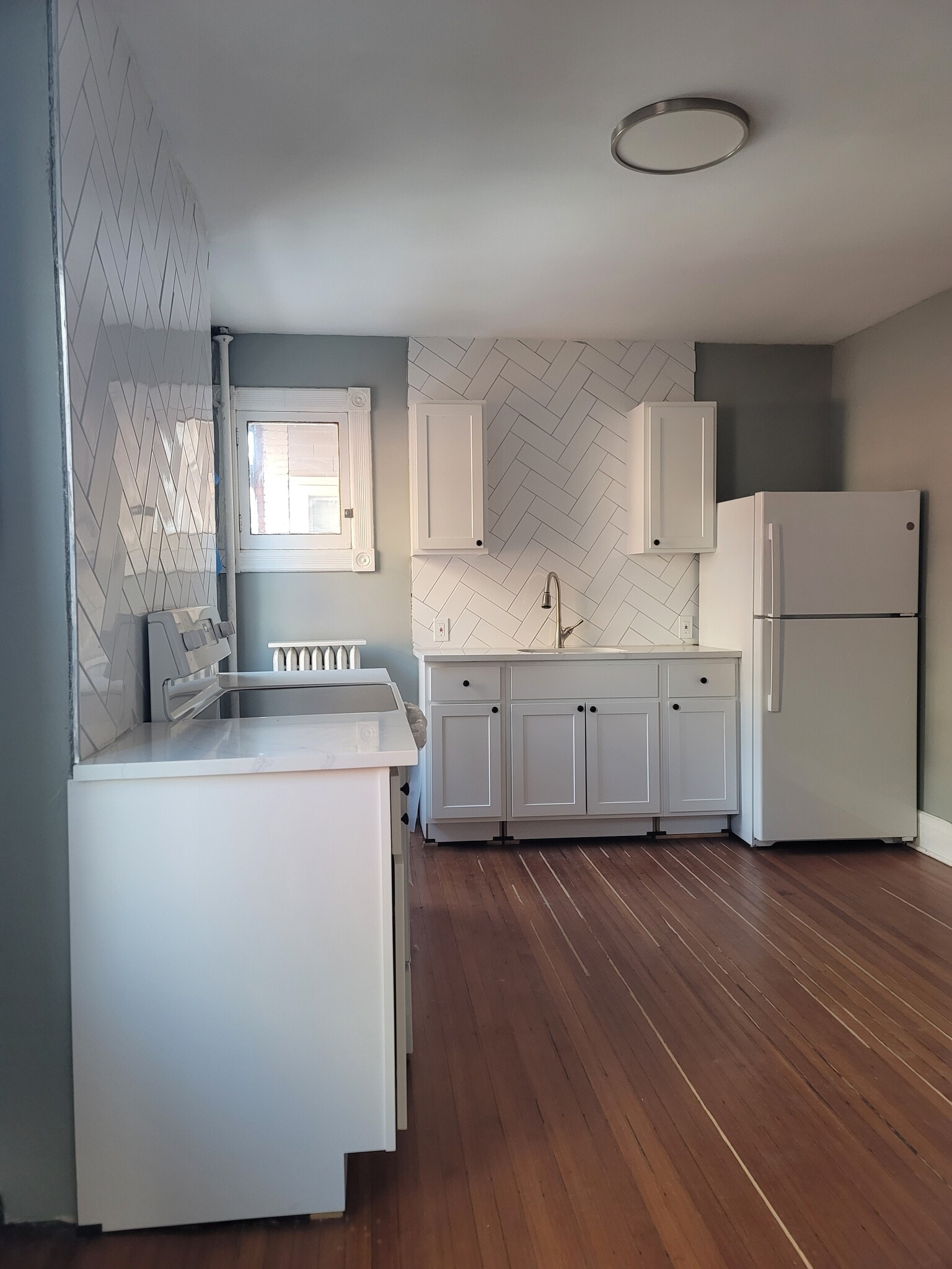 Building Photo - 158 Grand St