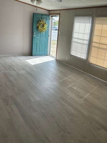 Large Living Room New Floors Freshly Painted - 49 Mallard Ave NE