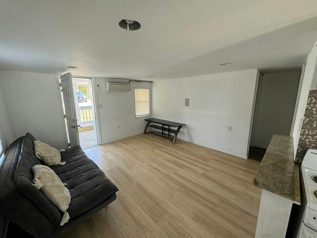 Building Photo - 11 43rd St